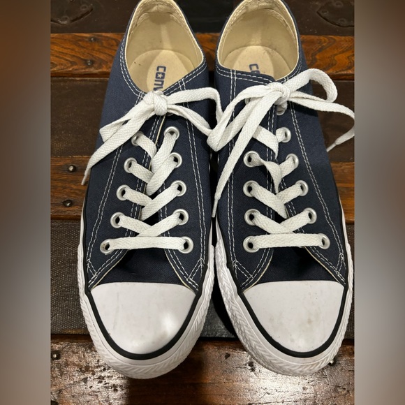 Chuck Taylor Converse - Picture 2 of 4